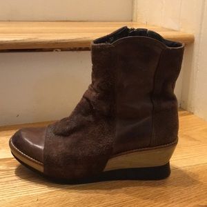 Ankle leather boots. Size 37 (6.5-7).
